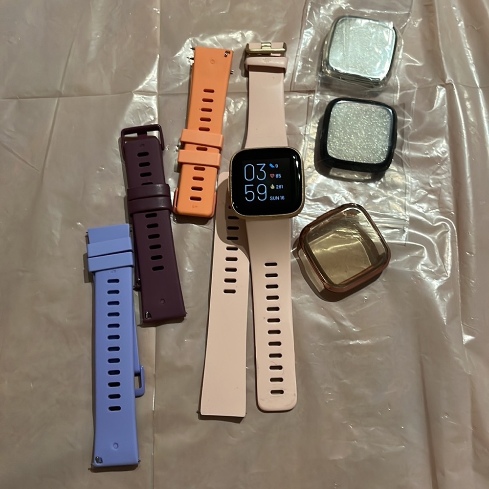 FitBit Versa 2 Rose Gold - Picture 2 of 5